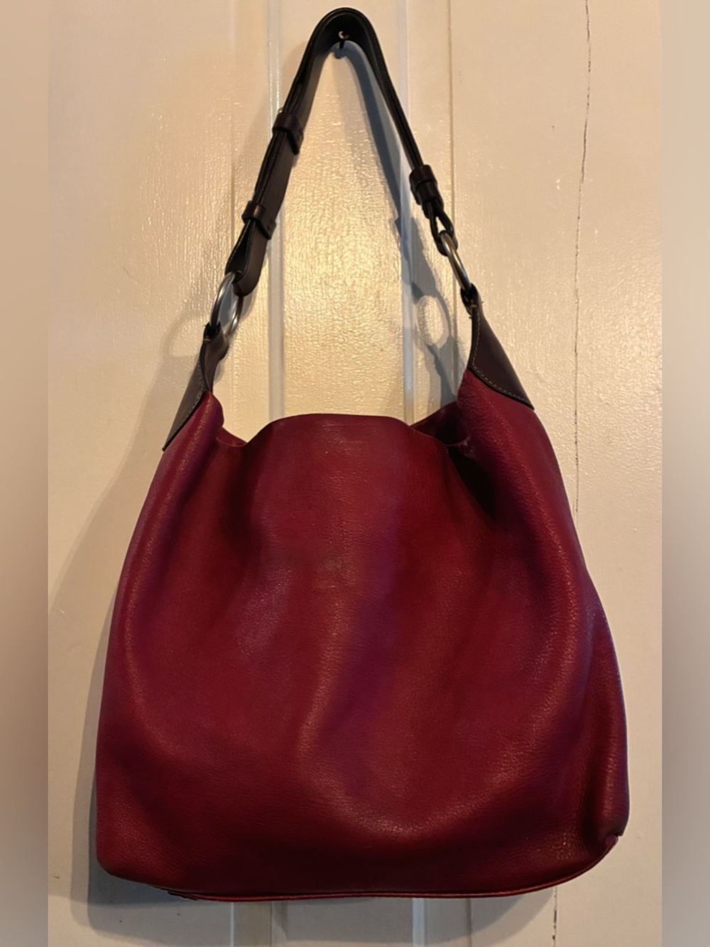 Dooney & Bourke large Hobo Brown leather strap and soft pebbled dark red body - Picture 4 of 8